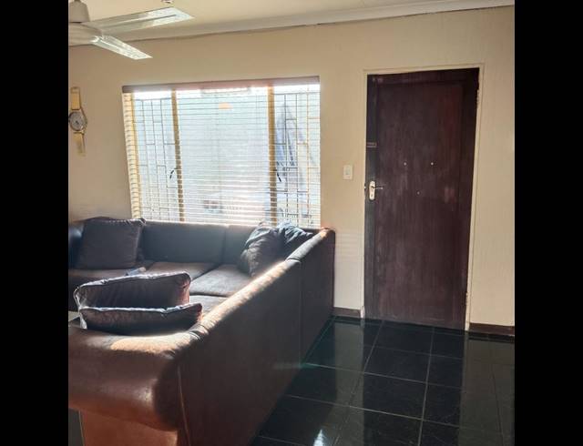 3 BEDROOM TOWNHOUSE FOR SALE IN EDLEEN
